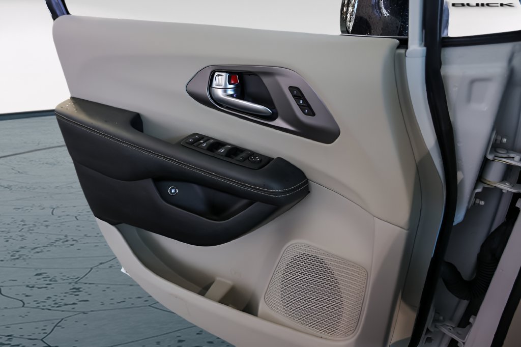 Used 2024 Chrysler Pacifica Limited FWD image 22
