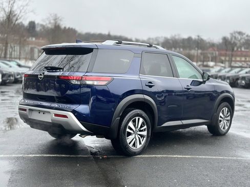 Used 2025 Nissan Pathfinder SL w/ Cargo Package image 5