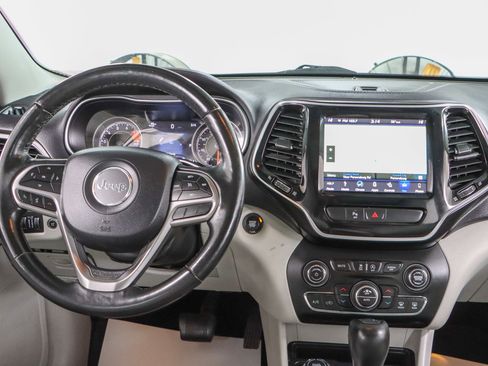 Used 2019 Jeep Cherokee Limited image 17