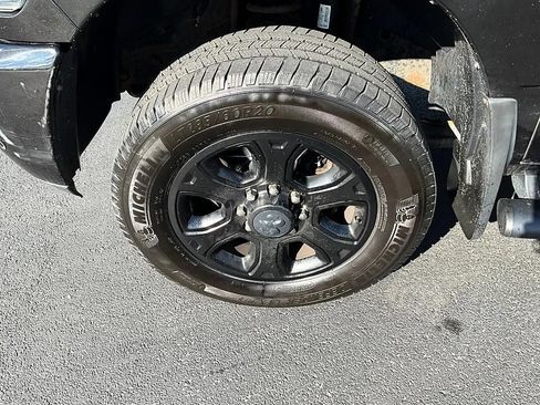 Used 2017 RAM 2500 SLT w/ Black Appearance Group AWD/4WD image 12