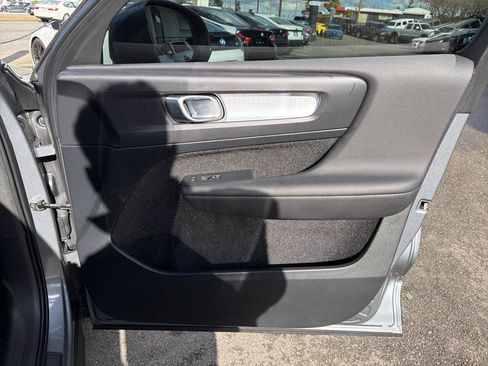 Used 2019 Volvo XC40 T5 Momentum image 20