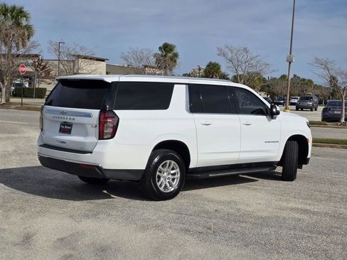 Used 2023 Chevrolet Suburban LT w/ Luxury Package image 5
