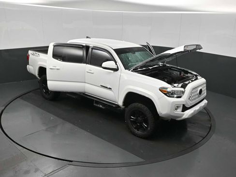 Used 2019 Toyota Tacoma TRD Sport image 26