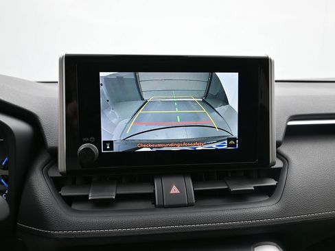 Used 2025 Toyota RAV4 LE AWD/4WD image 16
