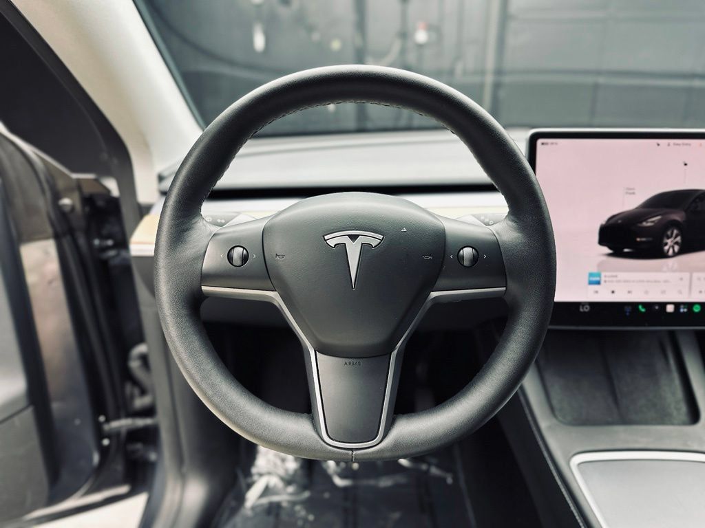 Used 2023 Tesla Model Y Long Range AWD/4WD image 26