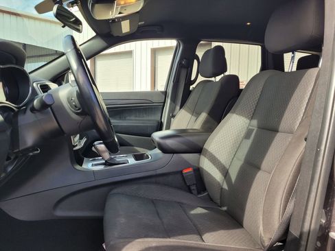 Used 2021 Jeep Grand Cherokee Laredo image 14