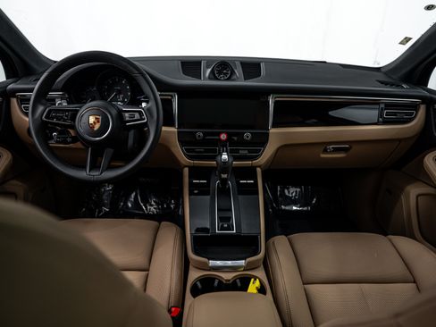 Certified 2026 Porsche Macan AWD/4WD image 22