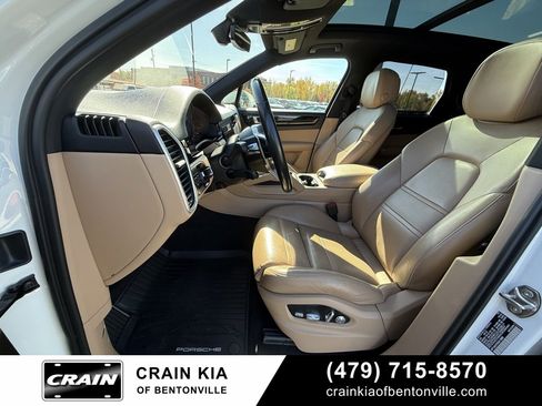 Used 2019 Porsche Cayenne image 24