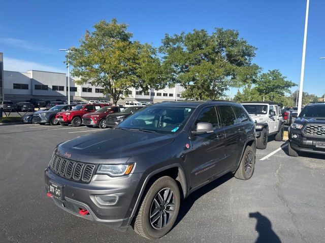 Used 2019 Jeep Grand Cherokee Trailhawk w/ Trailhawk Luxury Group AWD/4WD image 4