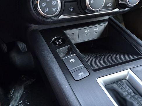 Used 2025 Nissan Kicks SV w/ Illumination Package image 16