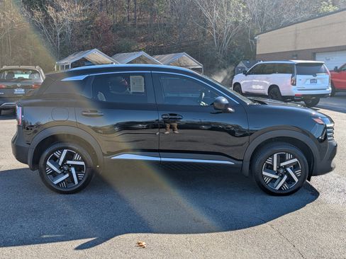 Used 2025 Nissan Kicks SV w/ SV Premium Package image 10