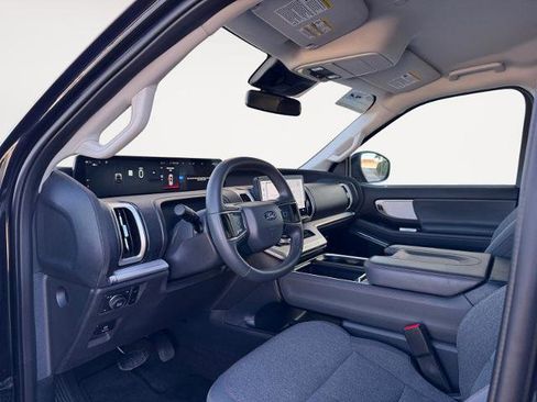 Certified 2025 Ford Expedition Active AWD/4WD image 9