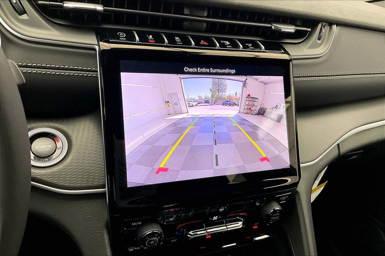 New 2027 Jeep Grand Cherokee Laredo X AWD/4WD image 13