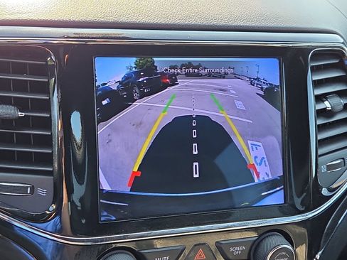 Used 2019 Jeep Grand Cherokee Overland AWD/4WD image 23