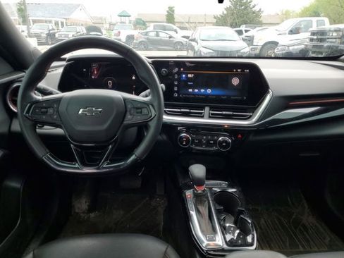 Used 2024 Chevrolet Trax RS w/ Sunroof Package FWD image 27