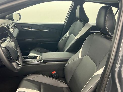 Used 2025 Toyota Camry SE w/ Multimedia Upgrade Package image 7