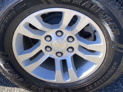 Used 2020 Chevrolet Suburban LT w/ Luxury Package AWD/4WD image 26