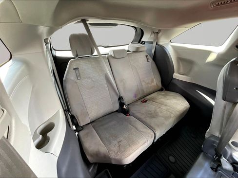 Used 2021 Toyota Sienna LE FWD image 26