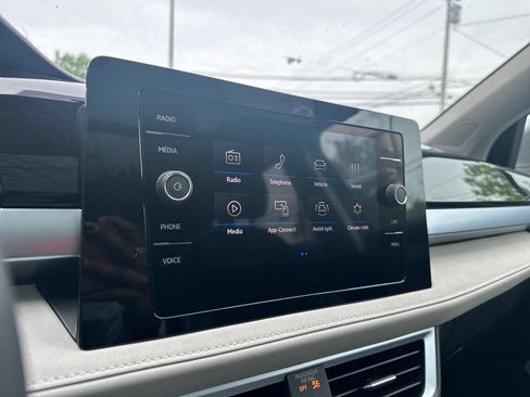 New 2026 Volkswagen Taos SE AWD/4WD image 14