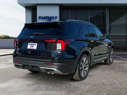 Certified 2025 Ford Explorer Platinum w/ Ultimate Package image 6
