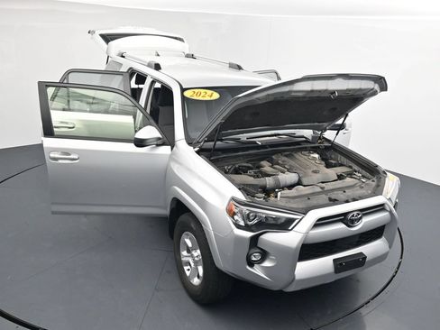 Used 2024 Toyota 4Runner SR5 AWD/4WD image 36