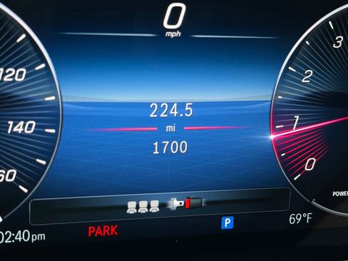 Certified 2025 Mercedes-Benz GLA 250 image 3