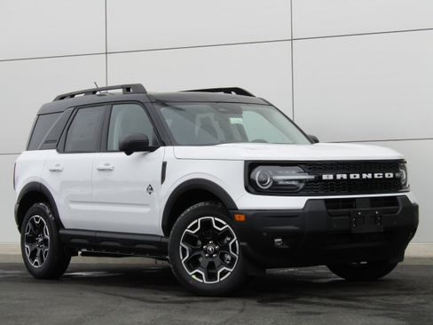 New 2025 Ford Bronco Sport Outer Banks w/ Outer Banks Tech Package+ AWD/4WD image 1