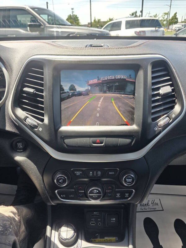 Used 2015 Jeep Cherokee Trailhawk w/ Comfort/Convenience Group AWD/4WD image 11
