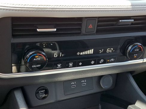 Used 2025 Nissan Rogue SV AWD/4WD image 15