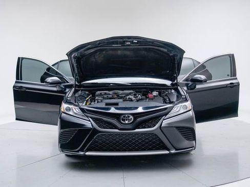 Used 2019 Toyota Camry XSE FWD image 16