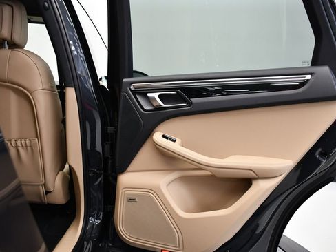 Certified 2025 Porsche Macan image 50