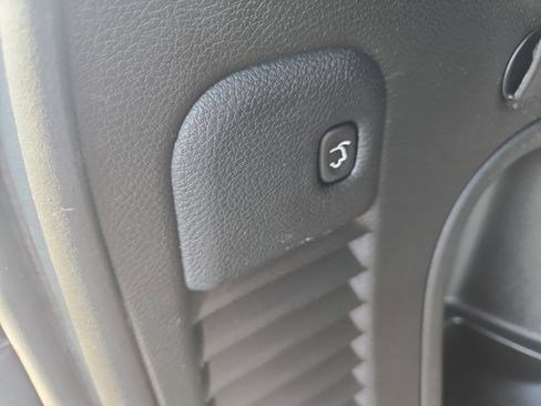 Used 2022 Jeep Grand Cherokee Laredo X image 12