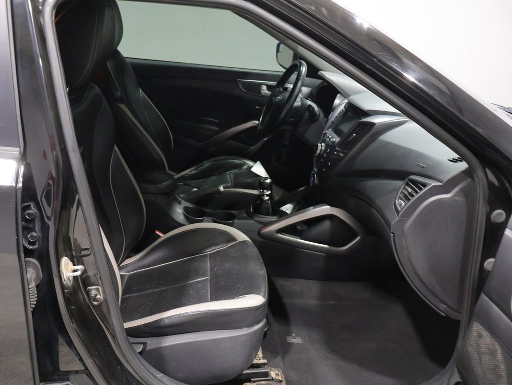 Used 2014 Hyundai Veloster Turbo FWD image 12