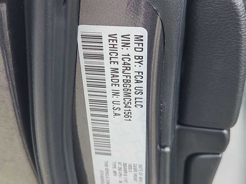 Used 2021 Jeep Grand Cherokee Limited w/ Premium Lighting Group AWD/4WD image 15