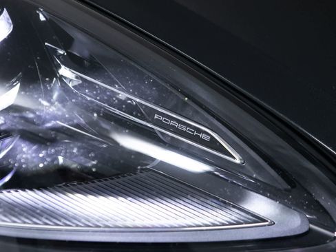 Certified 2024 Porsche Macan AWD/4WD image 16