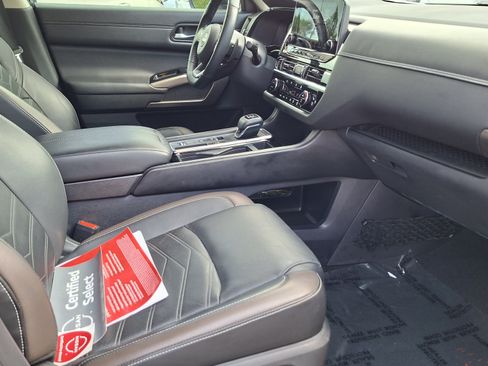 Used 2023 Nissan Pathfinder Platinum w/ Lighting Package (N93) FWD image 24
