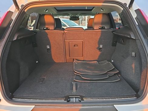 Certified 2025 Volvo XC40 B5 Plus image 24