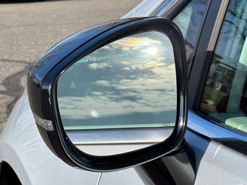 Used 2024 Chrysler Pacifica Touring-L image 55