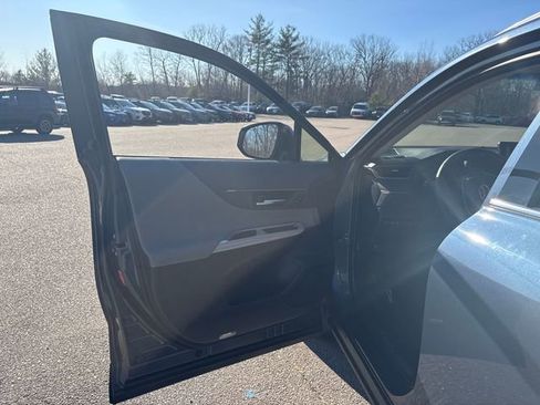 Used 2024 Toyota Venza XLE image 23
