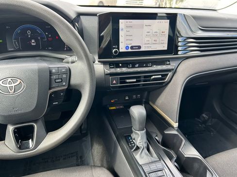 Used 2025 Toyota Camry LE FWD image 17