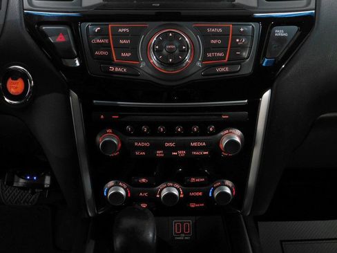 Used 2018 Nissan Pathfinder SV image 48