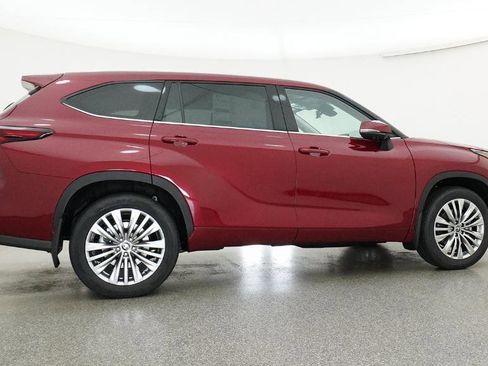 New 2026 Toyota Highlander Platinum AWD/4WD image 9