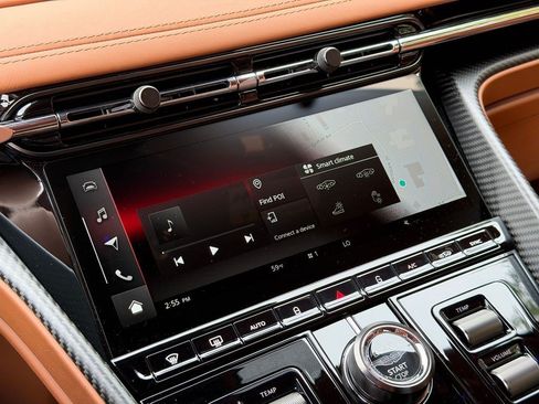 Used 2025 Aston Martin DB12 Coupe RWD image 24