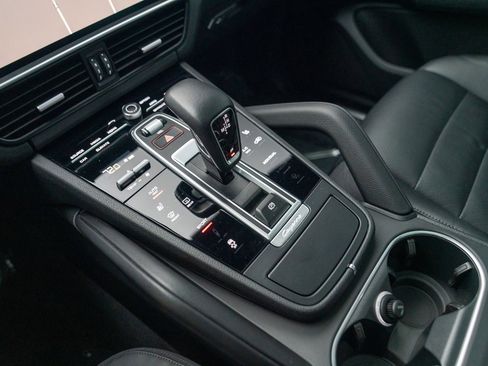 Used 2019 Porsche Cayenne image 20
