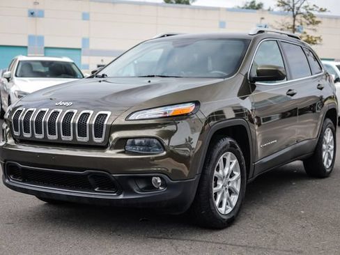 Used 2015 Jeep Cherokee Latitude w/ Comfort/Convenience Group AWD/4WD image 5