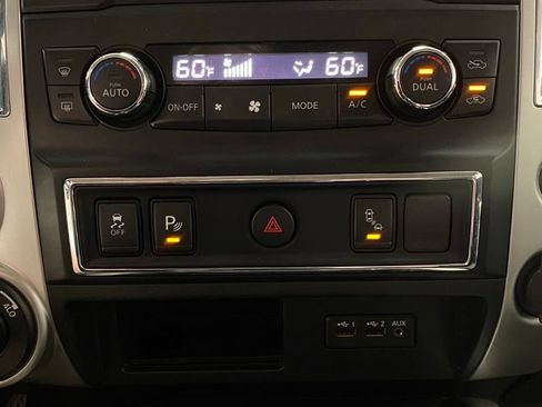 Used 2019 Nissan Titan SV w/ SV Convenience Package AWD/4WD image 24
