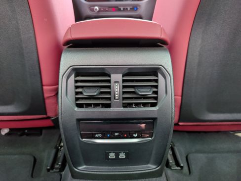 Used 2025 BMW 330i Sedan w/ M Sport Package RWD image 34