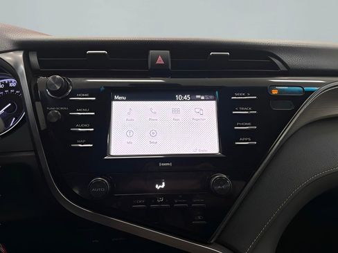 Used 2020 Toyota Camry SE image 19