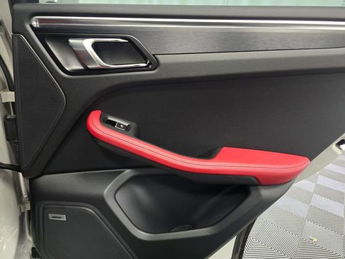 Certified 2024 Porsche Macan GTS image 25