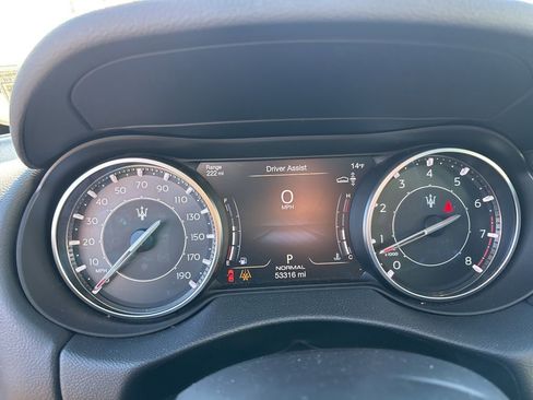 Used 2023 Maserati Levante Modena image 10